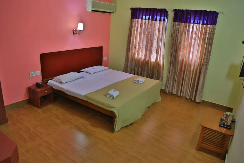 Hotel Srinivas - Image 1