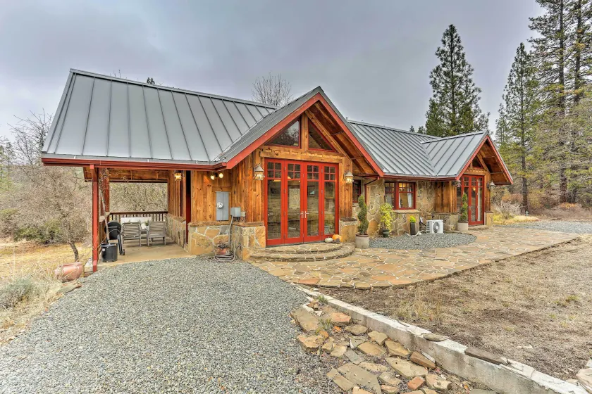 Peaceful Shasta Cascade Getaway on 15-acre Ranch! - Image 1