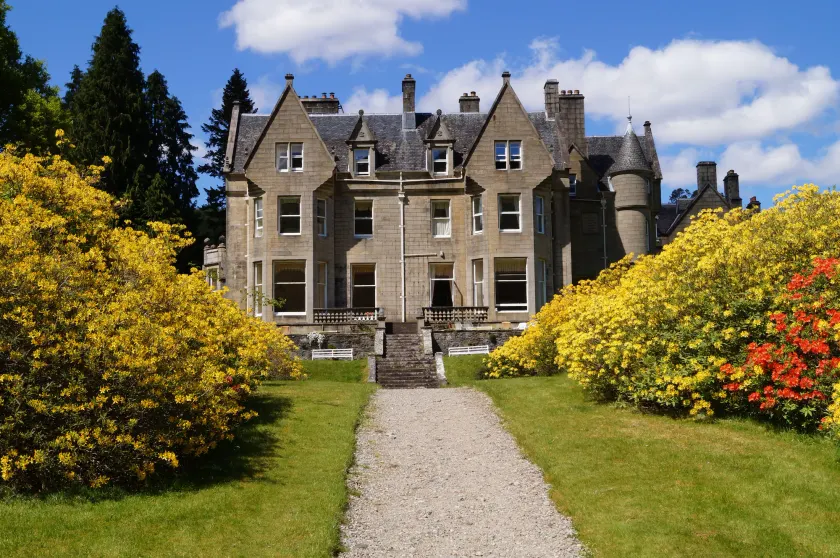 Glengarry Castle Hotel - Image 1