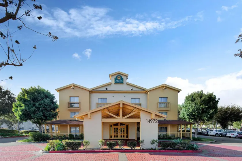 La Quinta Inn & Suites by Wyndham Irvine Spectrum - Image 1