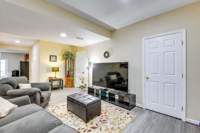 Pets Welcome! Cozy Family Apartment in Sterling - Image 1