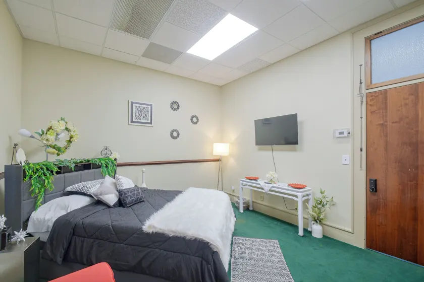Walkable Main Street Apartment in Princeton! - Image 1