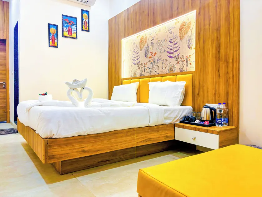 Hotel Vatika Inn - Image 1