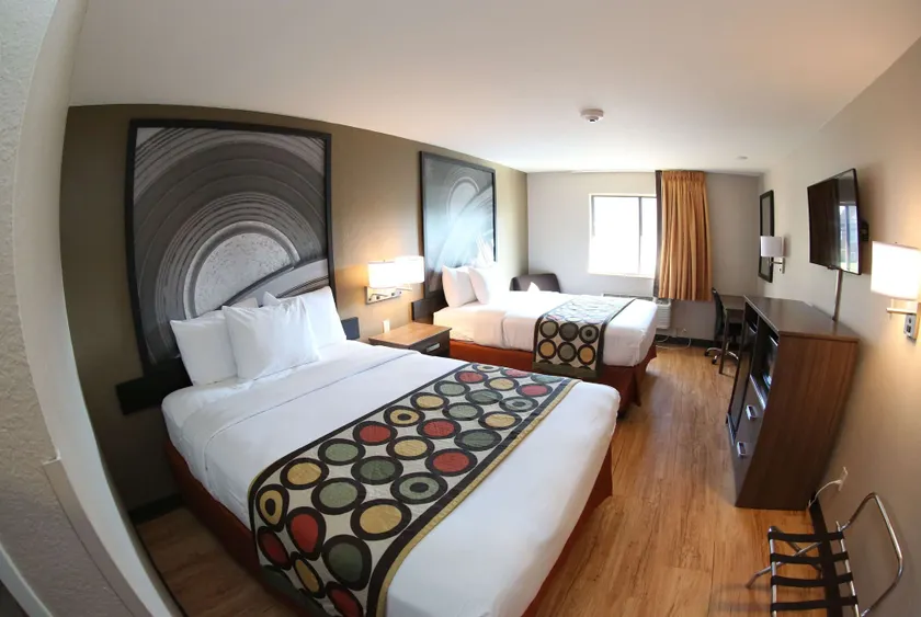 Super 8 by Wyndham Portsmouth - Image 1