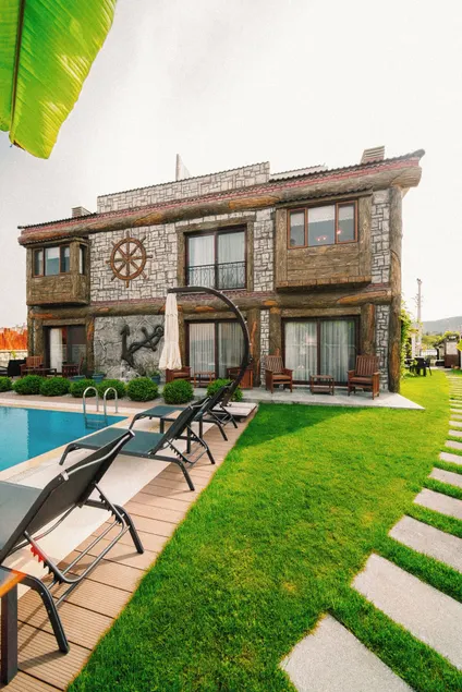 Pupa Alaçatı Butik Otel - Image 1