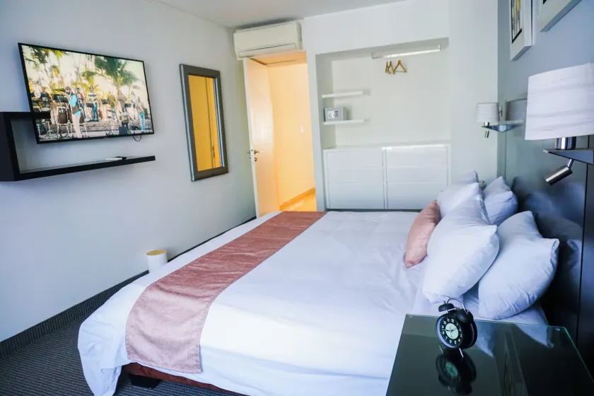Apart Hotel Petit Palace Suites - Image 1
