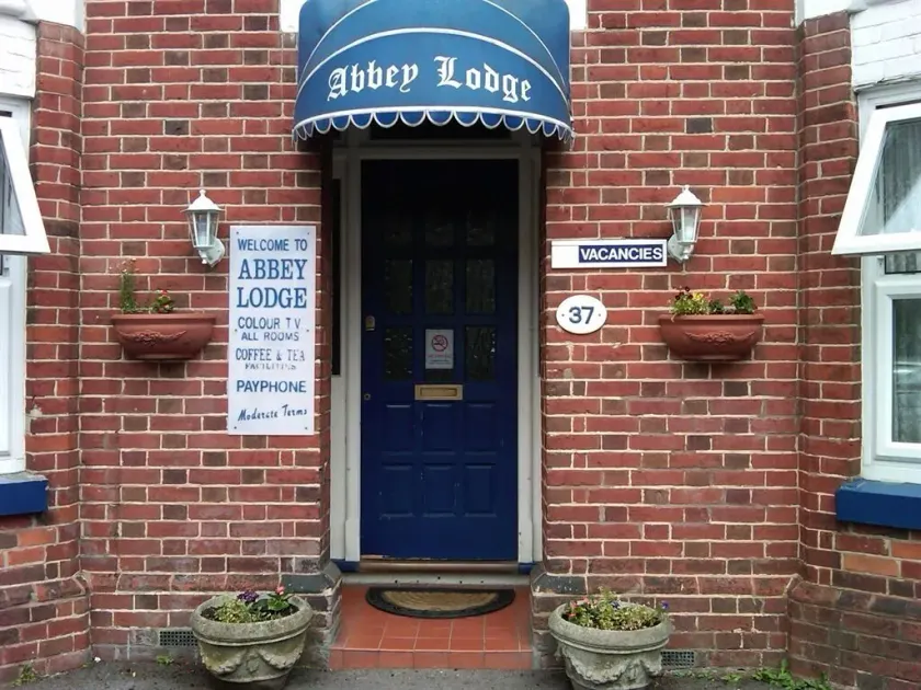 Abbey Lodge Guest House - Image 1