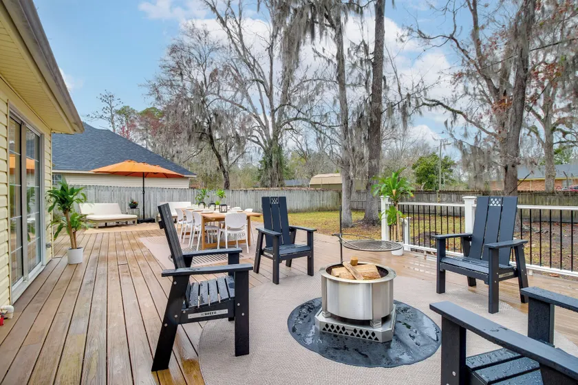 Pet friendly Savannah Home w Cozy Fireplace - Image 1