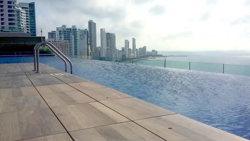 H2 LUXURY 3 Bedroom Apartment - Image 1