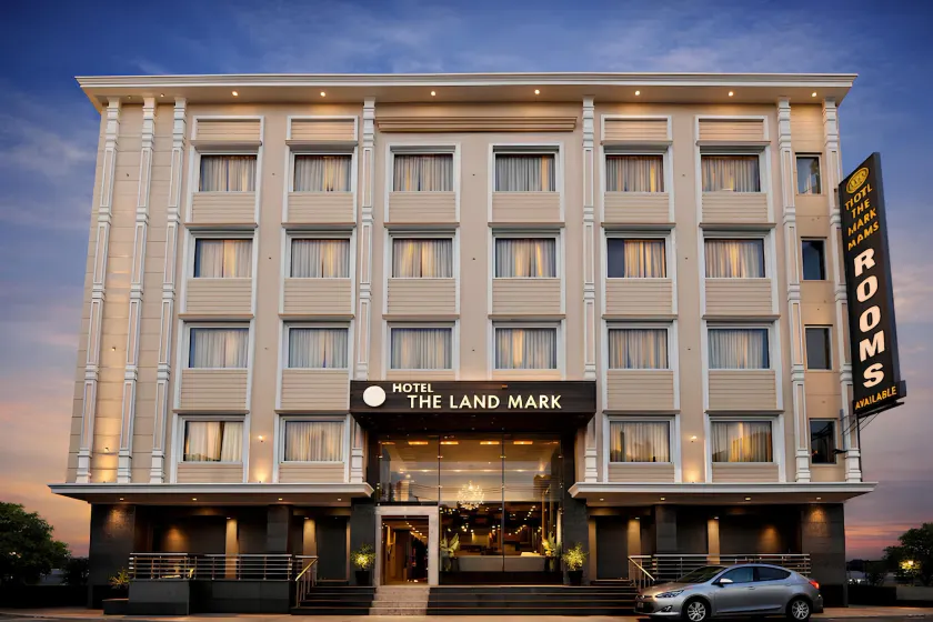 Hotel Landmark Near Golden Temple - Image 1