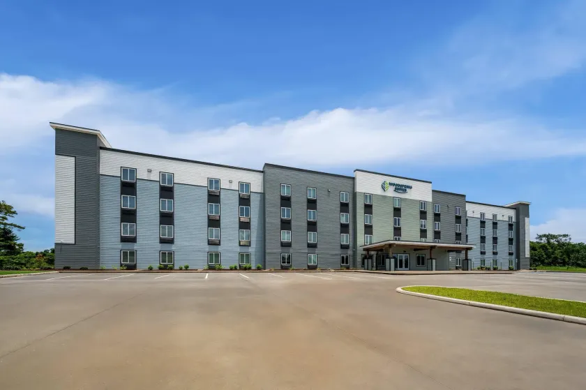 WoodSpring Suites Baton Rouge Airport - Image 1