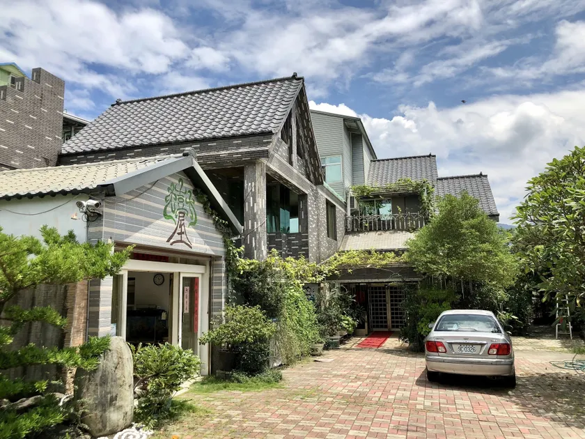 TREE HOUSE - Image 1