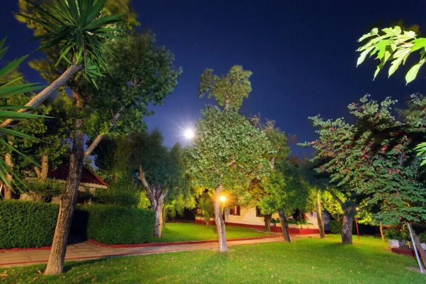 Alykes Park Bungalows & Apt - Image 1