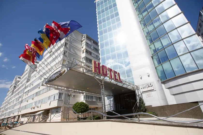 Jumbo Hotel - Image 1
