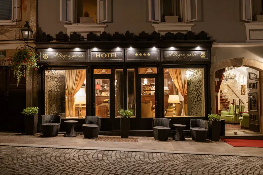 Allegro Hotel - Image 1