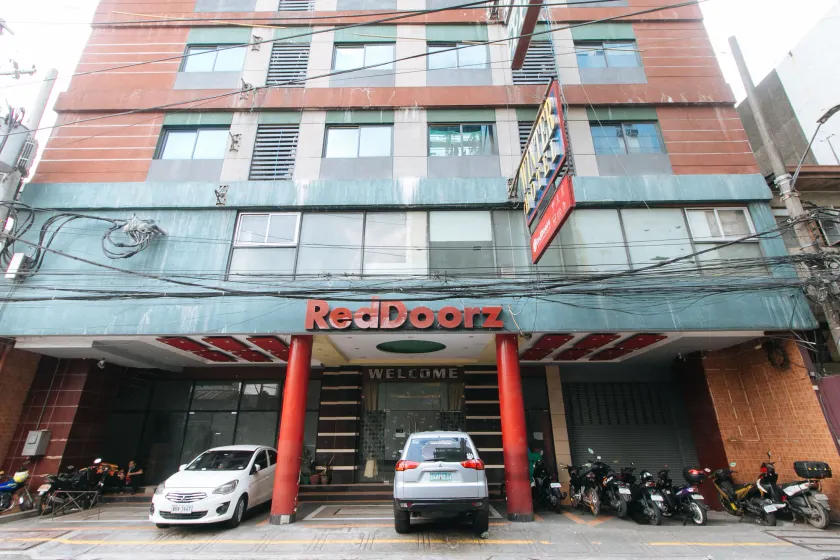 RedDoorz at Winter Hotel Araneta - Image 1