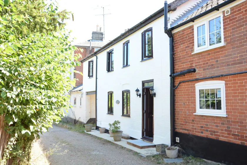 Pine Cottage - Image 1