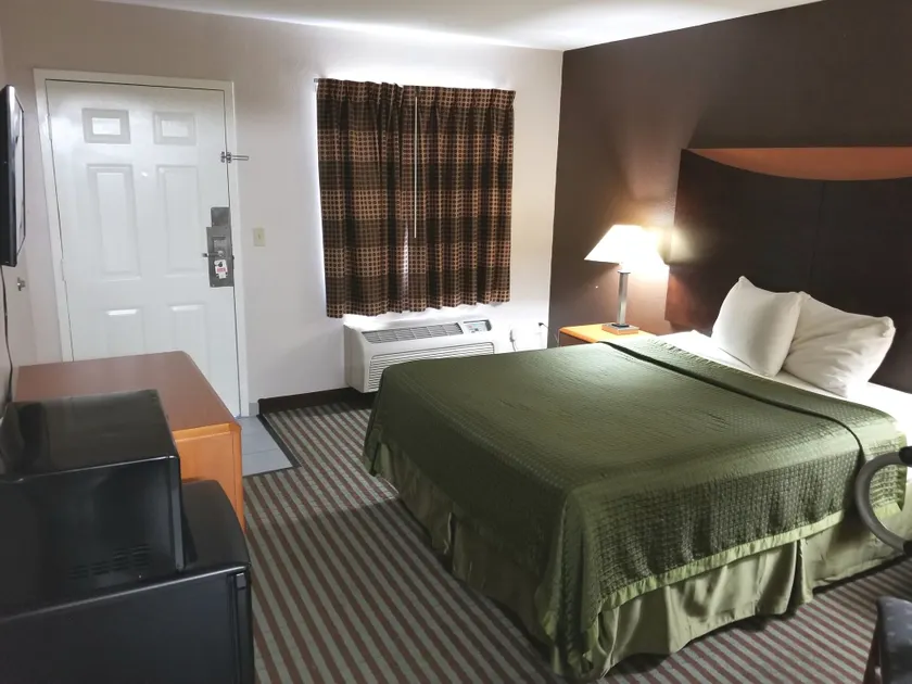 Cypress Inn - Image 1