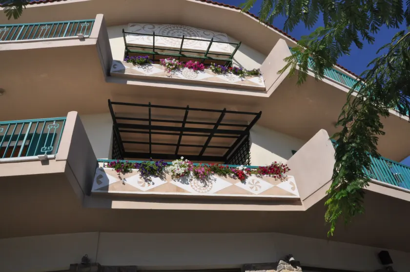 Kyveli Hotel Apartments - Image 1