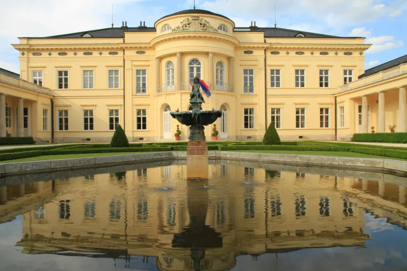 Károlyi Kastély Hotel & Restaurant - Image 1