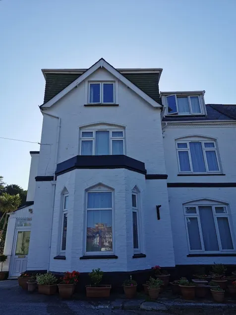 Coombe Lodge Holiday Flats - Image 1