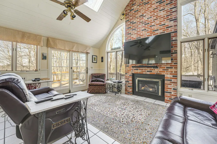 Waterfront Home w/ Boat Dock & Sunroom in Gardiner - Image 1