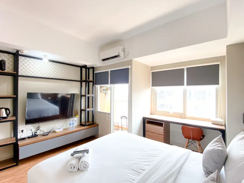 Homey and Simply Look Studio LRT City Jatibening Apartment - Værelse