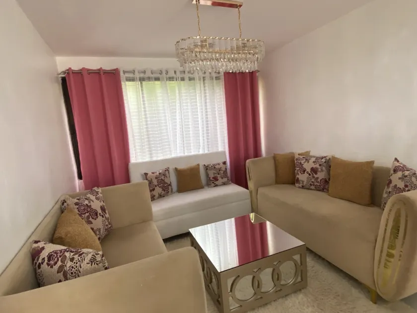 9DR 3-bedroom Apartment Near Monumental Area - Image 1