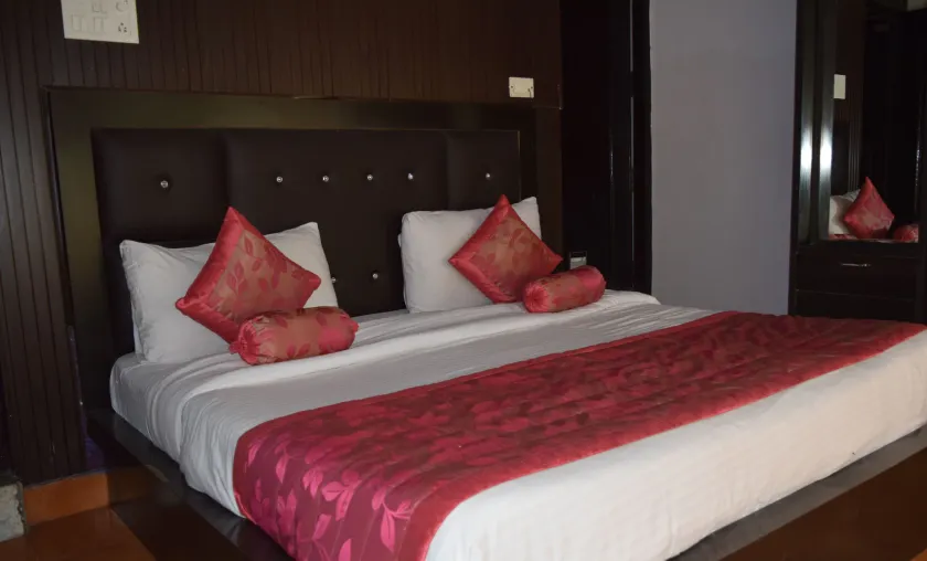 Hotel Trishul By T And M Hotels - Image 1