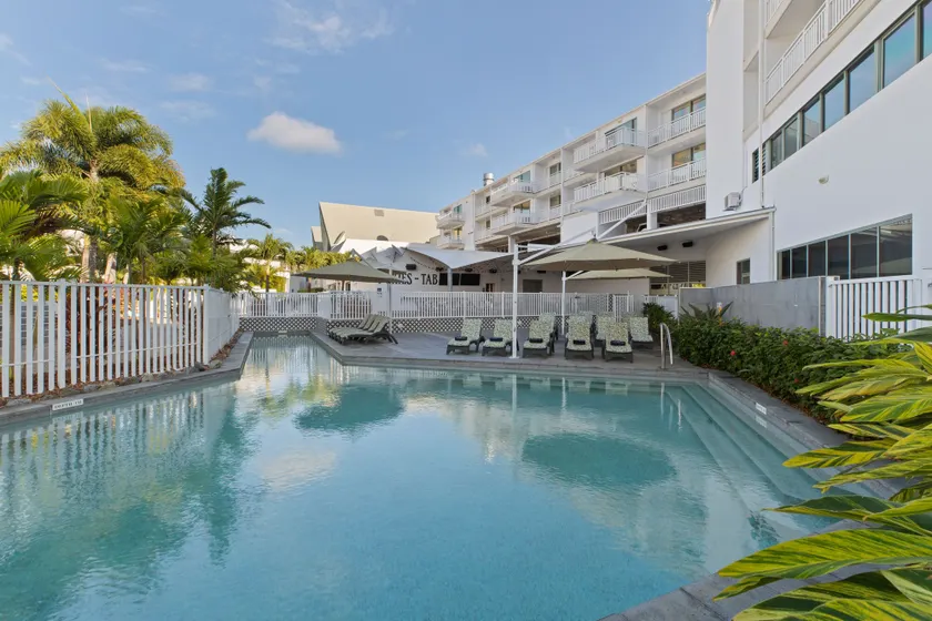 Airlie Beach Hotel - Image 1