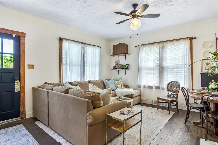 Charming Edwardsville Home: Walk to Downtown! - Image 1