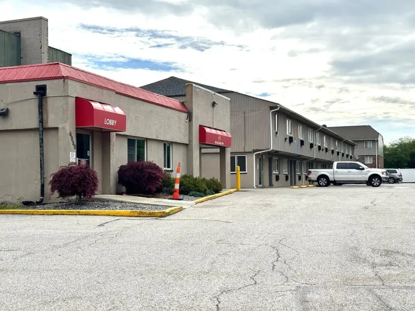 Highlander Inn Cleveland Beachwood Near I-480 - Image 1