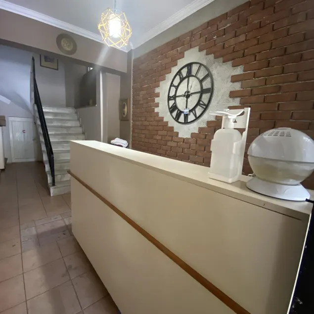 Özcan Otel - Resepsjon