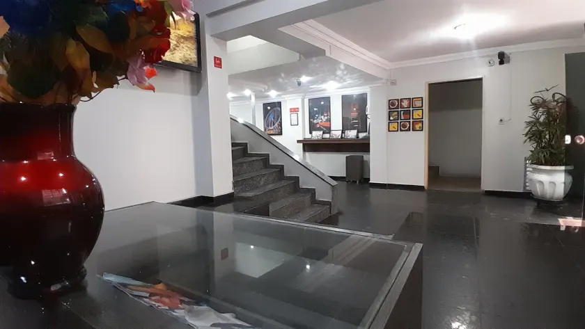 Center Plaza Hotel - Image 1