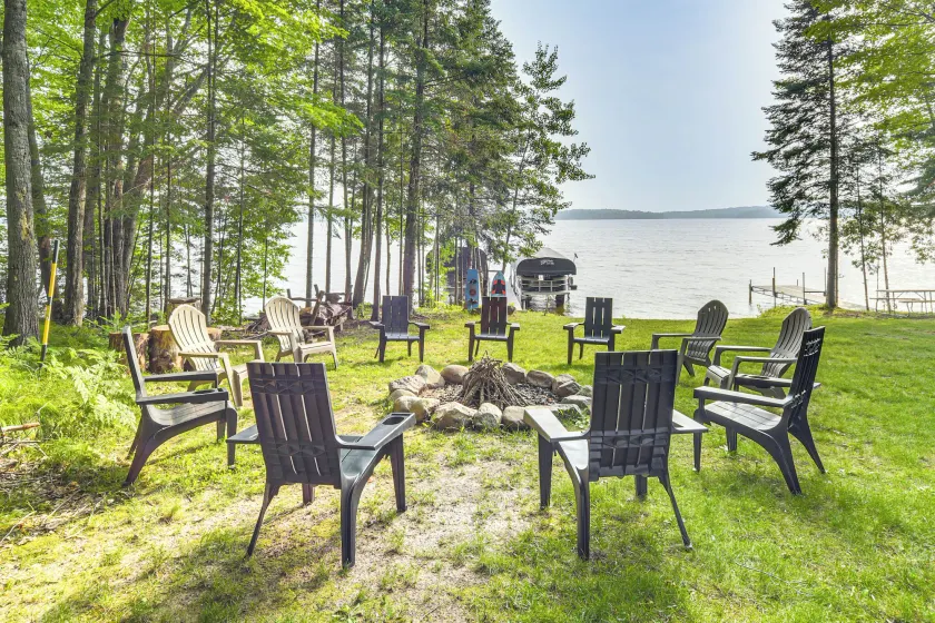 Boat Dock, Full Gym: Waterfront Nelson Lake Gem! - Image 1