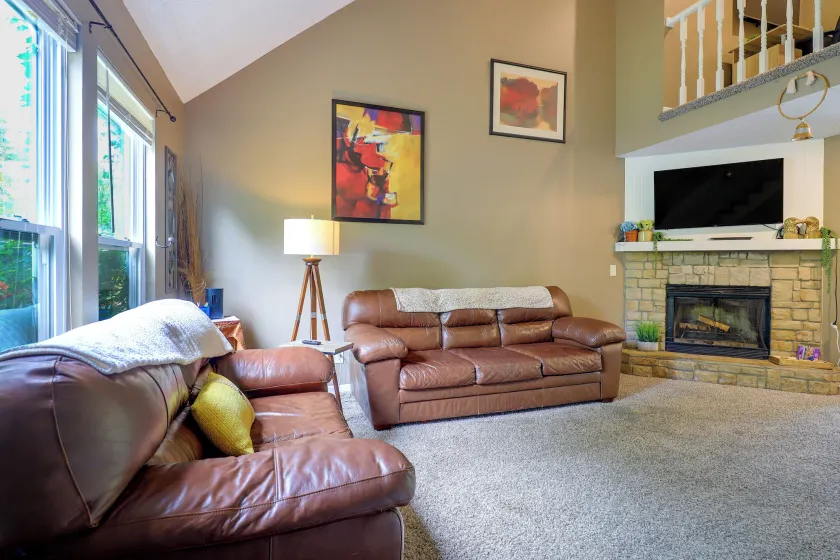 Walkable Overland Park Townhome w/ Patio - Image 1