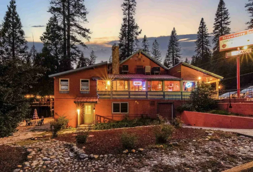 StrawberryInn River Front Resort - Image 1