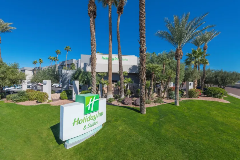 Holiday Inn and Suites Phoenix Airport North by IHG - Image 1