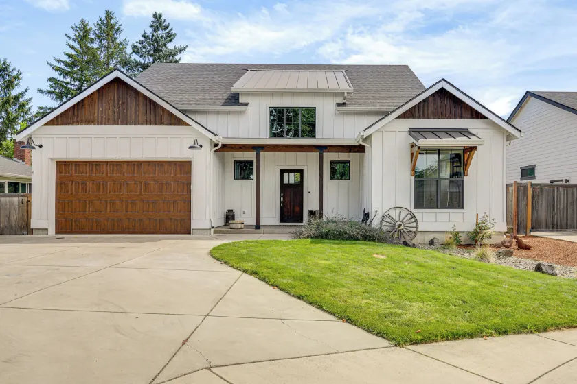Walk to Autzen Stadium: Eugene Getaway w/ Yard - Image 1