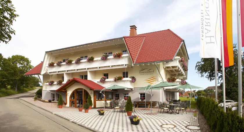Landhotel Haringerhof mit Saunawelt und Naturbadeteich - Image 1