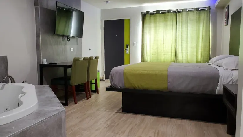 Exclusivo Inn and Suites - Image 1