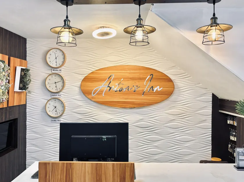 Anton's Inn - Image 1