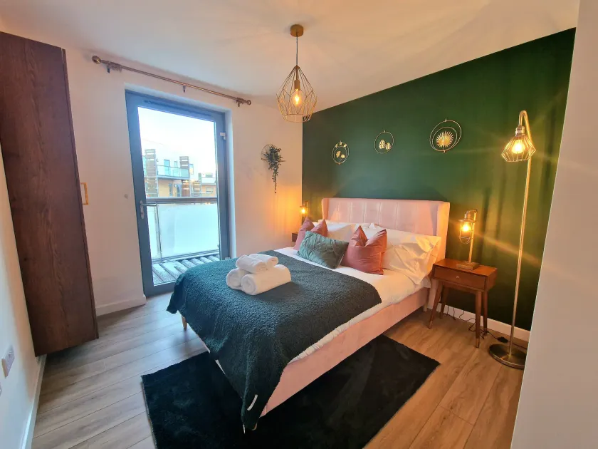 Luxury Station Apartment - Image 1