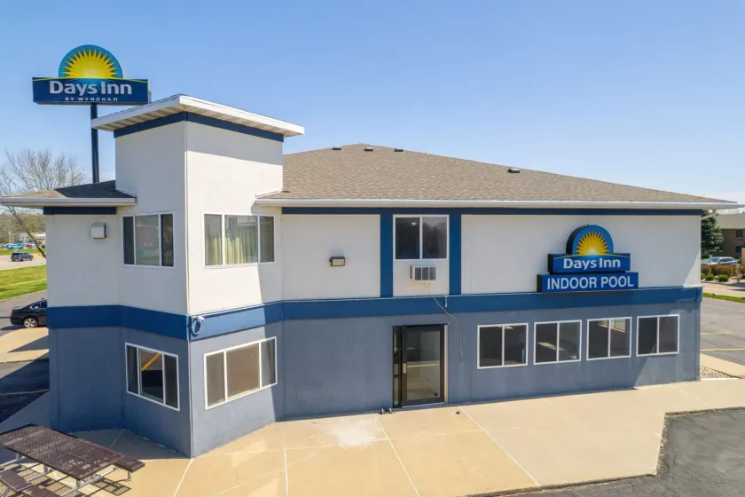 Days Inn by Wyndham Sioux City - Image 1