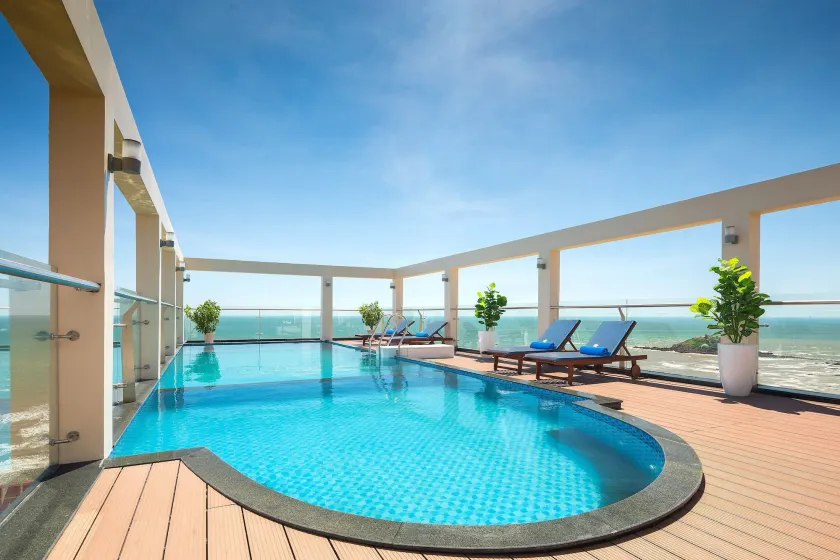 Nolis Hotel - Image 1