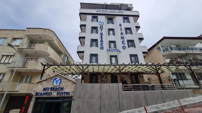 Bianco Beach Hotel - Image 1