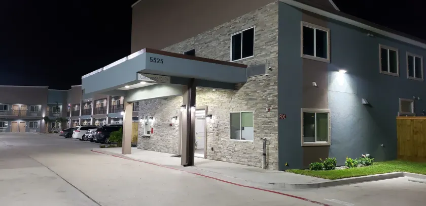 Texan Hotel - Image 1