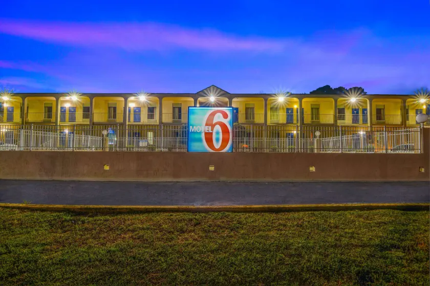 Motel 6-Americus, GA - Image 1
