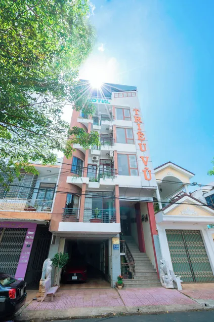 Triệu Vũ Hotel & Apartment - Image 1