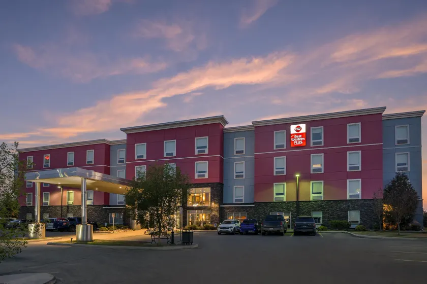 Best Western Plus Airport Inn & Suites - Image 1